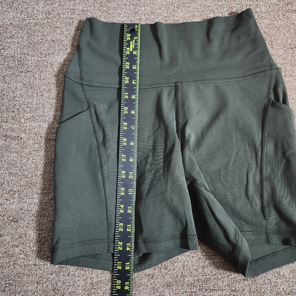 CRZ YOGA Biker Shorts with Pockets Women's Size Small Green - Picture 5 of 6